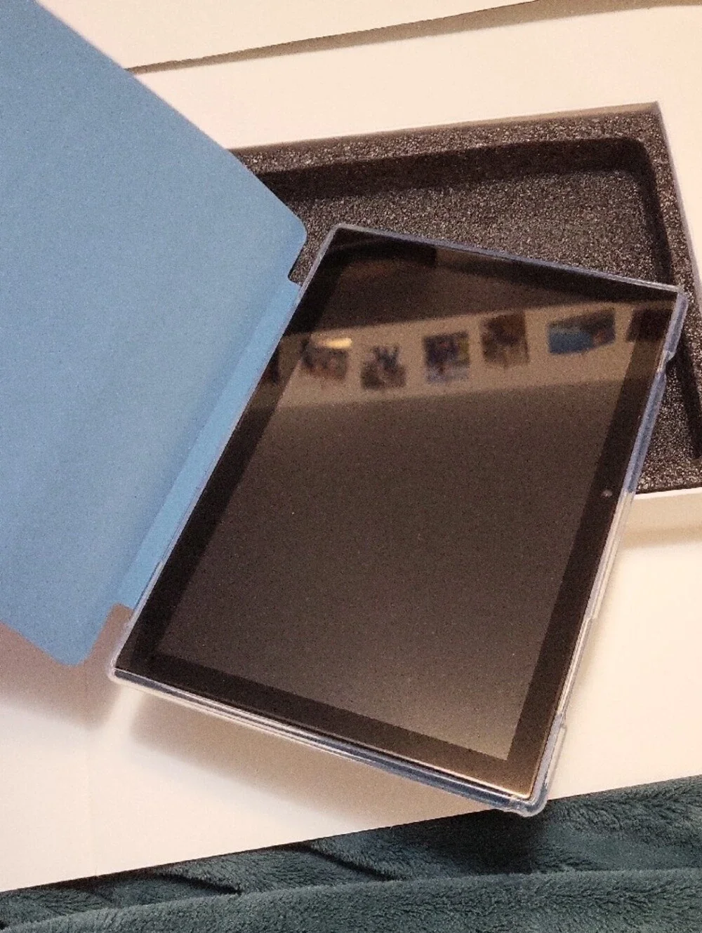 Android 10.1-inch Tablet in Teal with Keyboard & Mouse